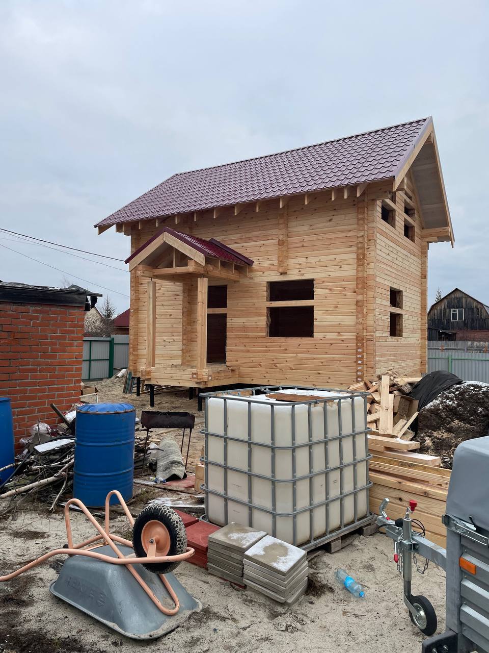 Дом из бруса на свайном фундаменте